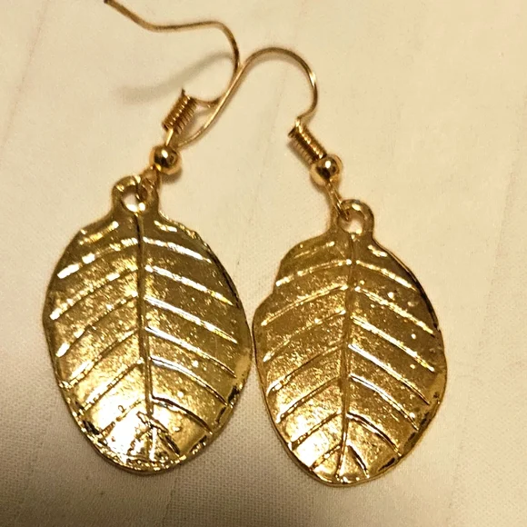 Earrings gold tone leafs - Picture 1 of 4